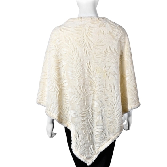PASSAGE ✦ Ivory Diamond Faux Fur Poncho ✦ Pearl Beads Embossed Leaf Print OS - Picture 4 of 11